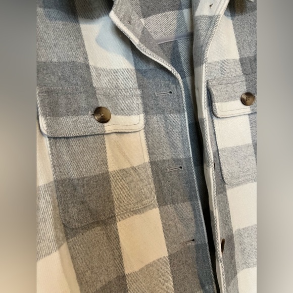 Old Navy soft-brushed utility shacket. Size L - Picture 2 of 4